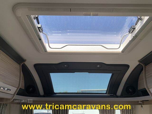 2019 Coachman Pastiche 575/4, Transverse Island Bed