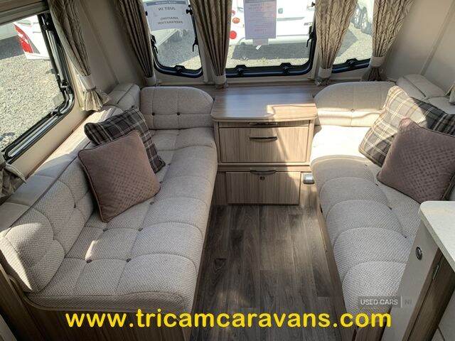 2019 Coachman Pastiche 575/4, Transverse Island Bed
