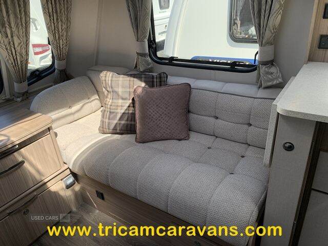 2019 Coachman Pastiche 575/4, Transverse Island Bed