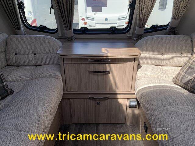 2019 Coachman Pastiche 575/4, Transverse Island Bed