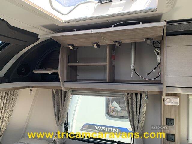 2019 Coachman Pastiche 575/4, Transverse Island Bed