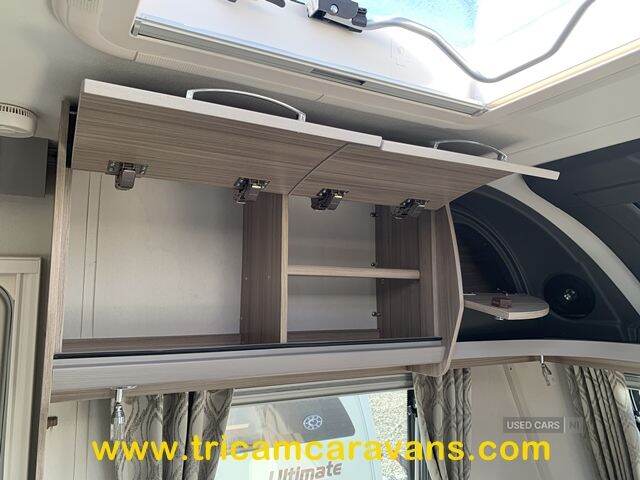 2019 Coachman Pastiche 575/4, Transverse Island Bed