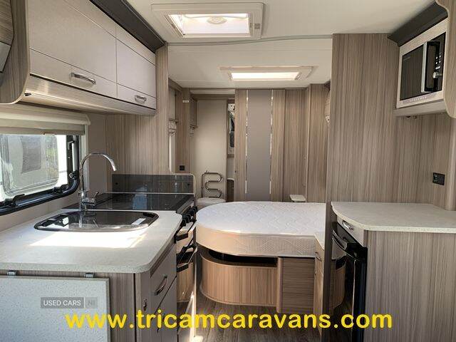 2019 Coachman Pastiche 575/4, Transverse Island Bed
