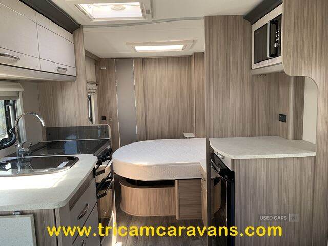 2019 Coachman Pastiche 575/4, Transverse Island Bed