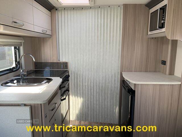 2019 Coachman Pastiche 575/4, Transverse Island Bed