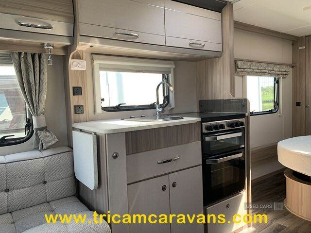 2019 Coachman Pastiche 575/4, Transverse Island Bed