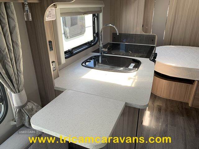 2019 Coachman Pastiche 575/4, Transverse Island Bed