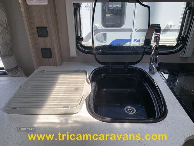 2019 Coachman Pastiche 575/4, Transverse Island Bed