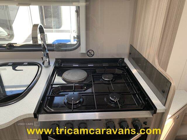 2019 Coachman Pastiche 575/4, Transverse Island Bed