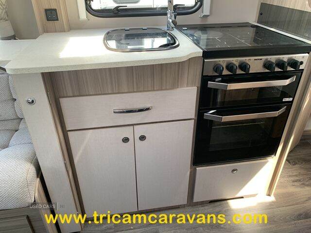 2019 Coachman Pastiche 575/4, Transverse Island Bed