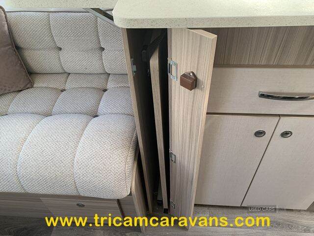2019 Coachman Pastiche 575/4, Transverse Island Bed