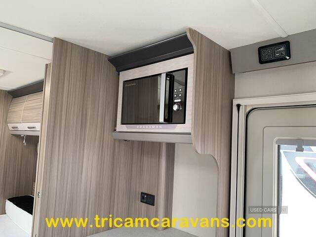 2019 Coachman Pastiche 575/4, Transverse Island Bed
