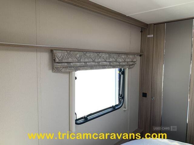 2019 Coachman Pastiche 575/4, Transverse Island Bed