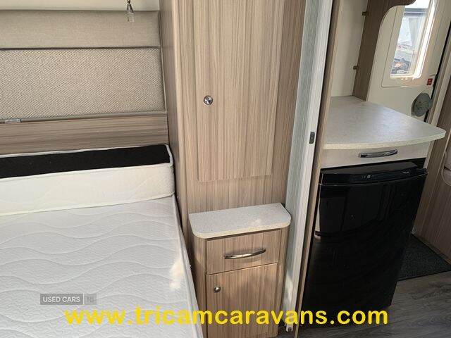 2019 Coachman Pastiche 575/4, Transverse Island Bed