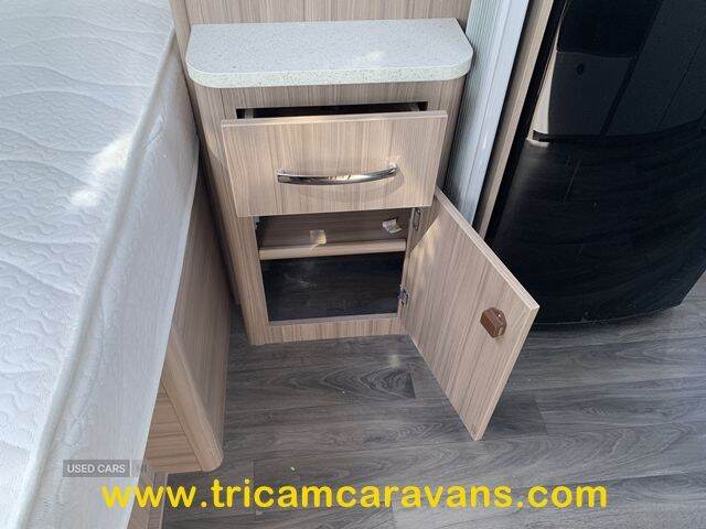 2019 Coachman Pastiche 575/4, Transverse Island Bed