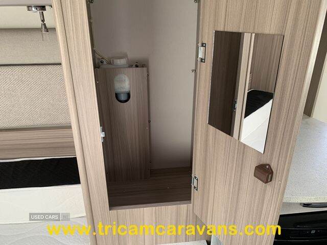 2019 Coachman Pastiche 575/4, Transverse Island Bed