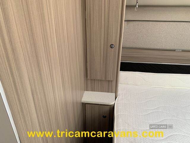 2019 Coachman Pastiche 575/4, Transverse Island Bed
