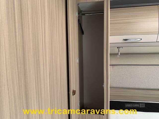 2019 Coachman Pastiche 575/4, Transverse Island Bed