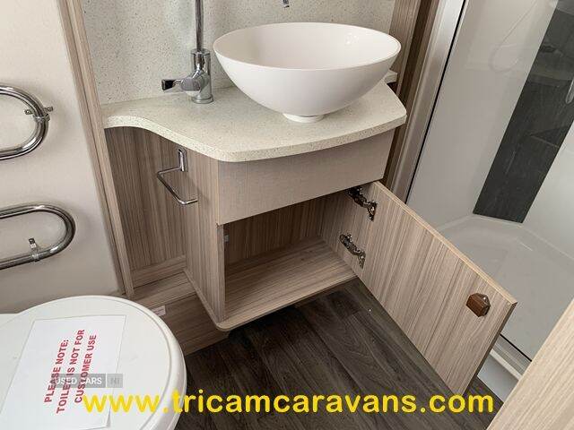 2019 Coachman Pastiche 575/4, Transverse Island Bed