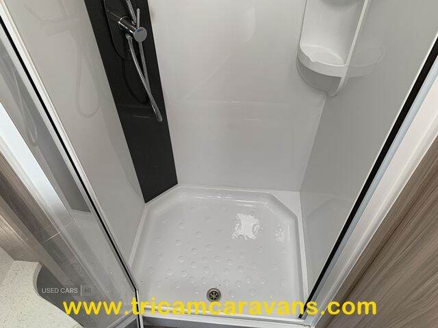 2019 Coachman Pastiche 575/4, Transverse Island Bed