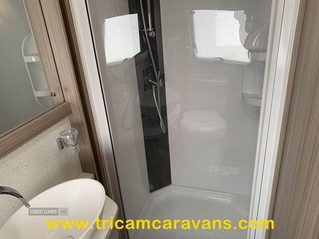 2019 Coachman Pastiche 575/4, Transverse Island Bed