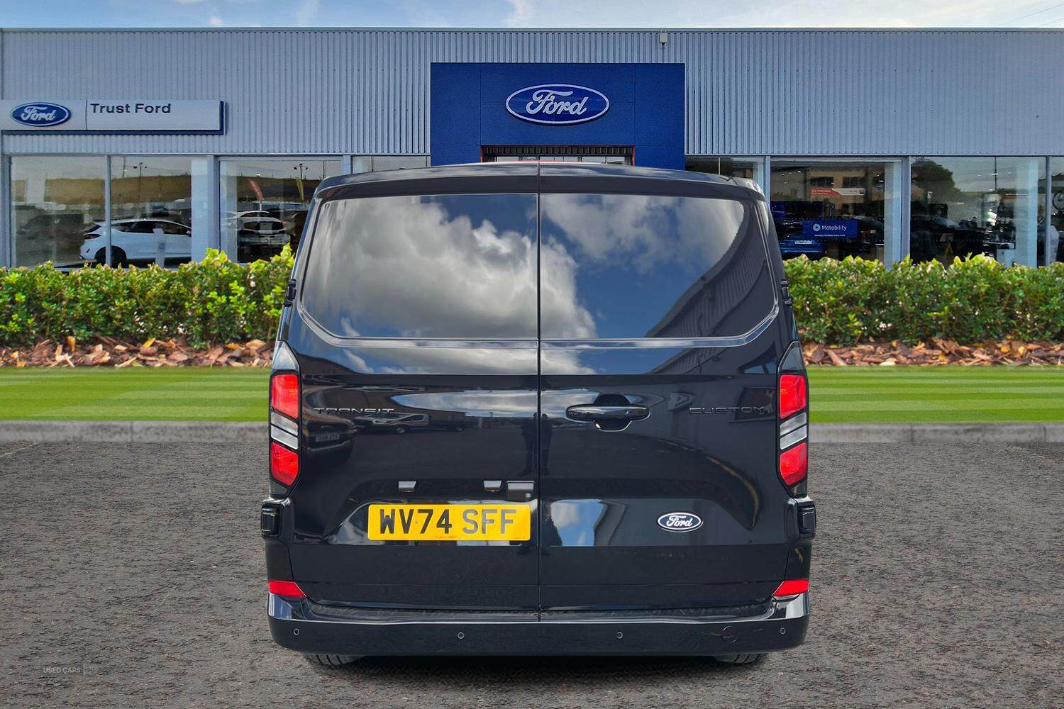 Oct 2024 Ford Transit Custom 2.0 EcoBlue 136ps H1 Van Limited Auto