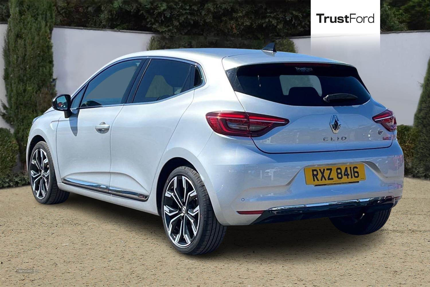 Nov 2022 Renault Clio 1.6 E-TECH full hybrid 145 Techno 5dr Auto