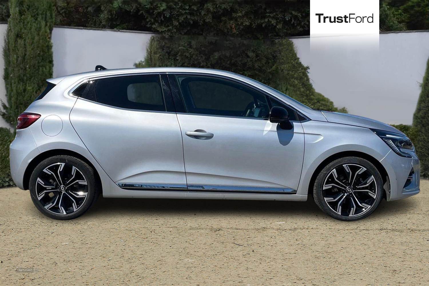 Nov 2022 Renault Clio 1.6 E-TECH full hybrid 145 Techno 5dr Auto