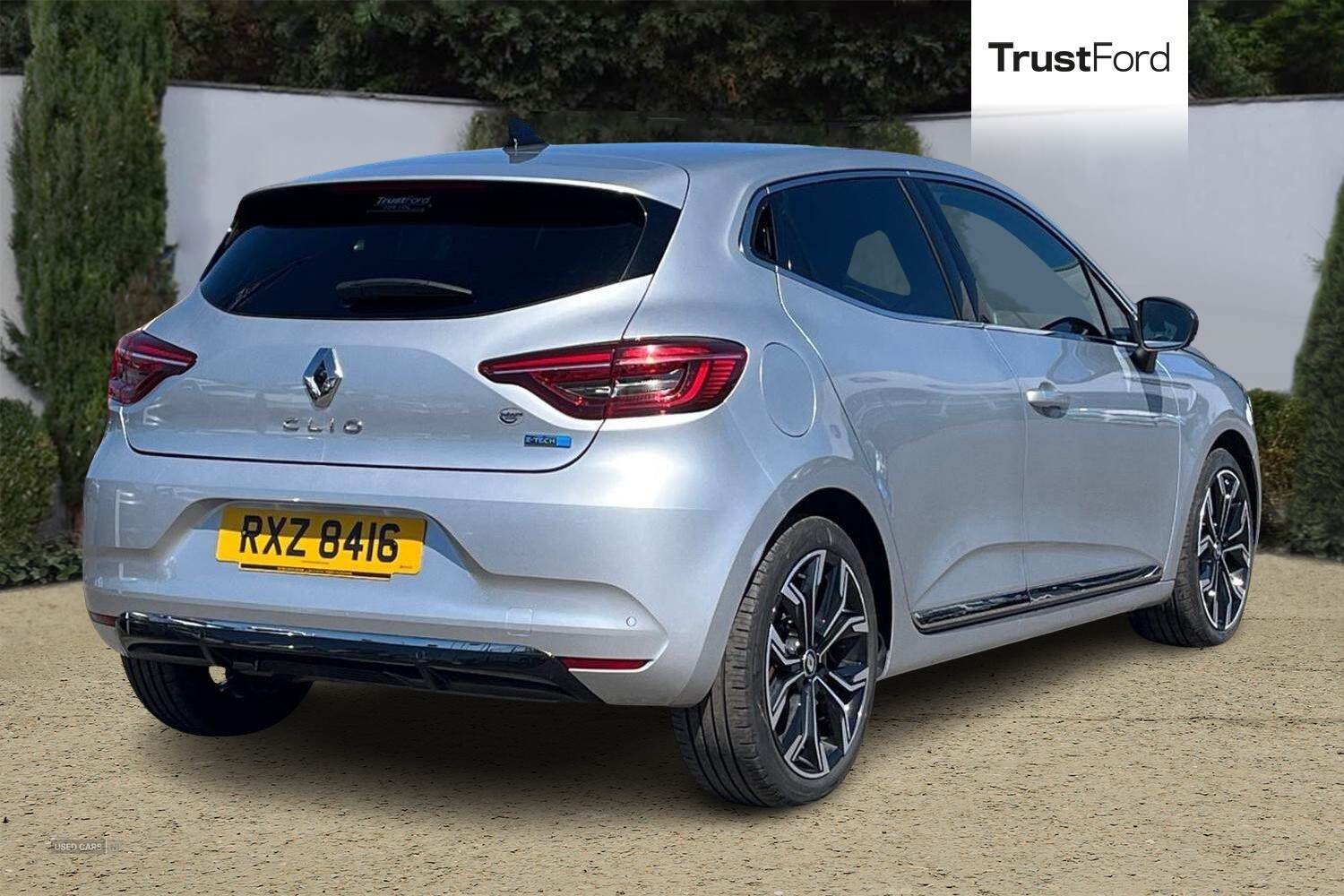 Nov 2022 Renault Clio 1.6 E-TECH full hybrid 145 Techno 5dr Auto