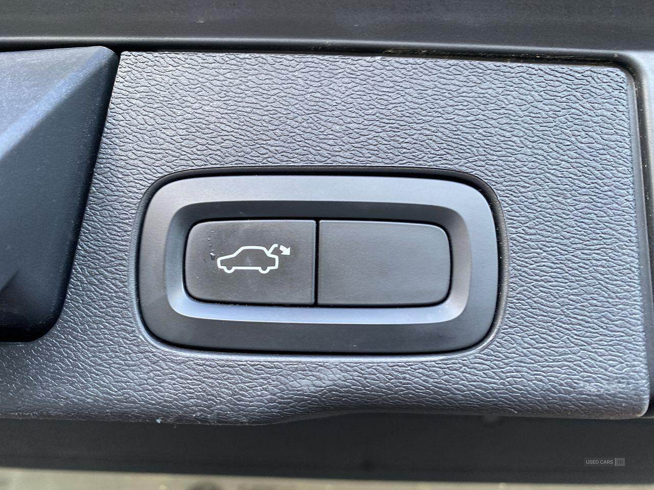 Oct 2018 Volvo XC60 2.0 D4 R DESIGN 5dr AWD Geartronic