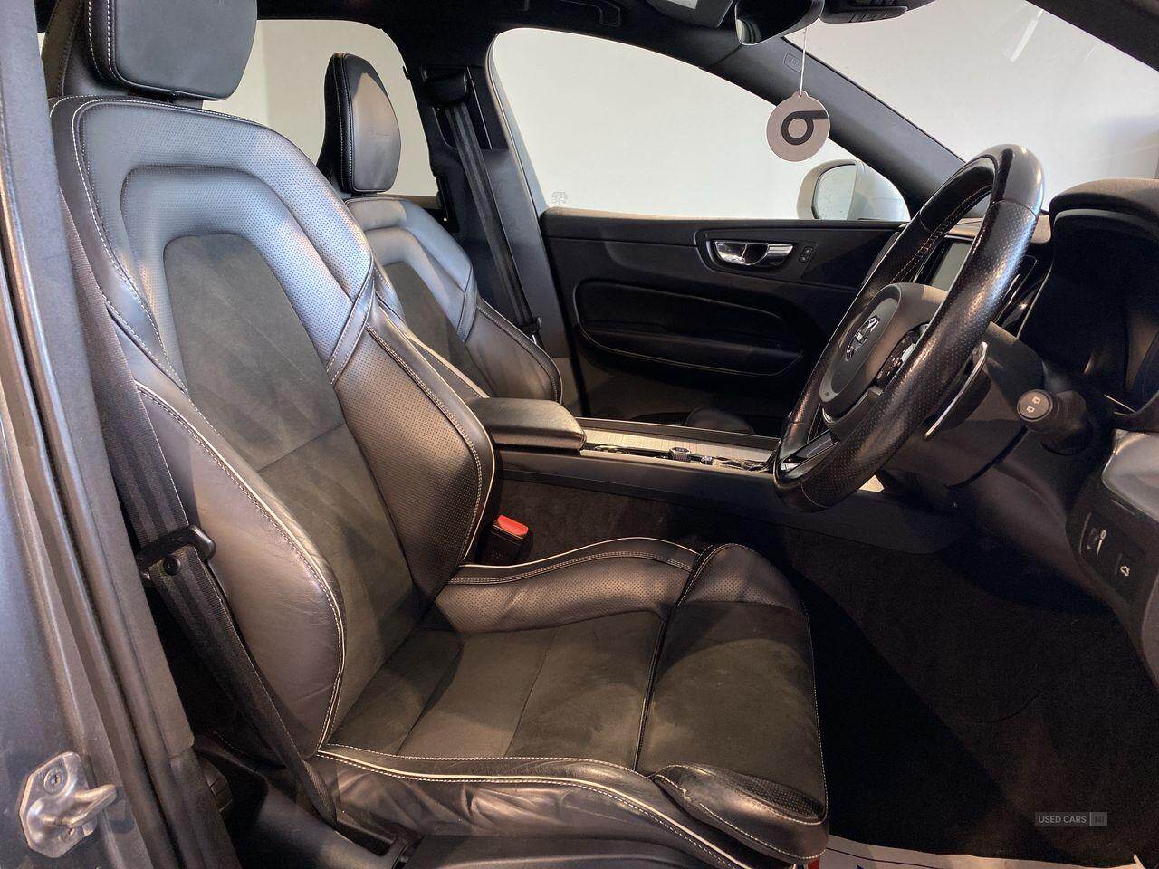 Oct 2018 Volvo XC60 2.0 D4 R DESIGN 5dr AWD Geartronic