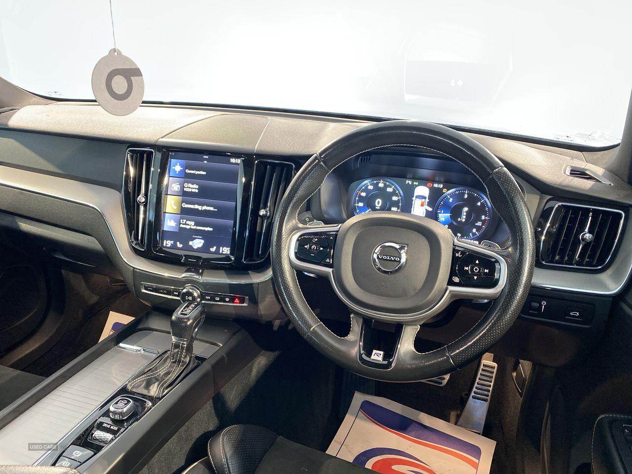 Oct 2018 Volvo XC60 2.0 D4 R DESIGN 5dr AWD Geartronic