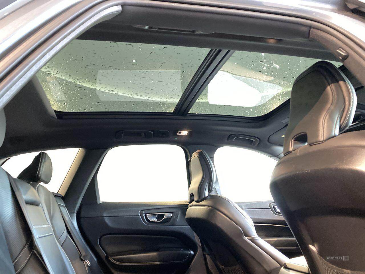 Oct 2018 Volvo XC60 2.0 D4 R DESIGN 5dr AWD Geartronic