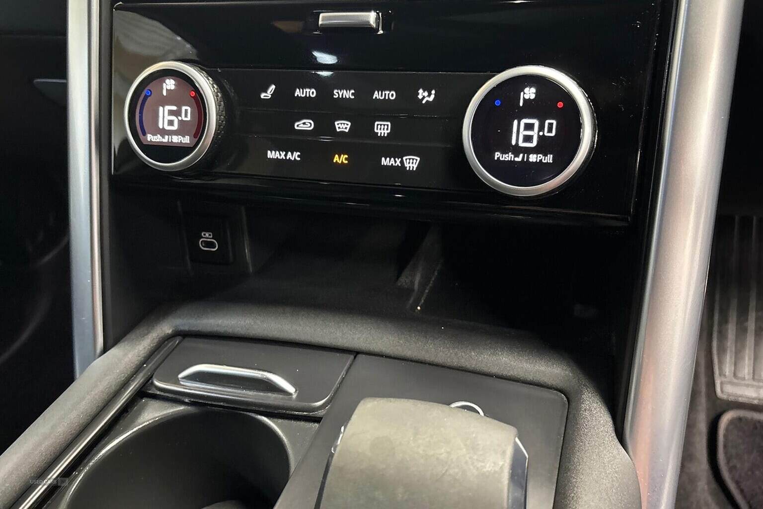 Nov 2021 Land Rover Discovery 3.0 D300 R-Dynamic Hse 5Dr Auto