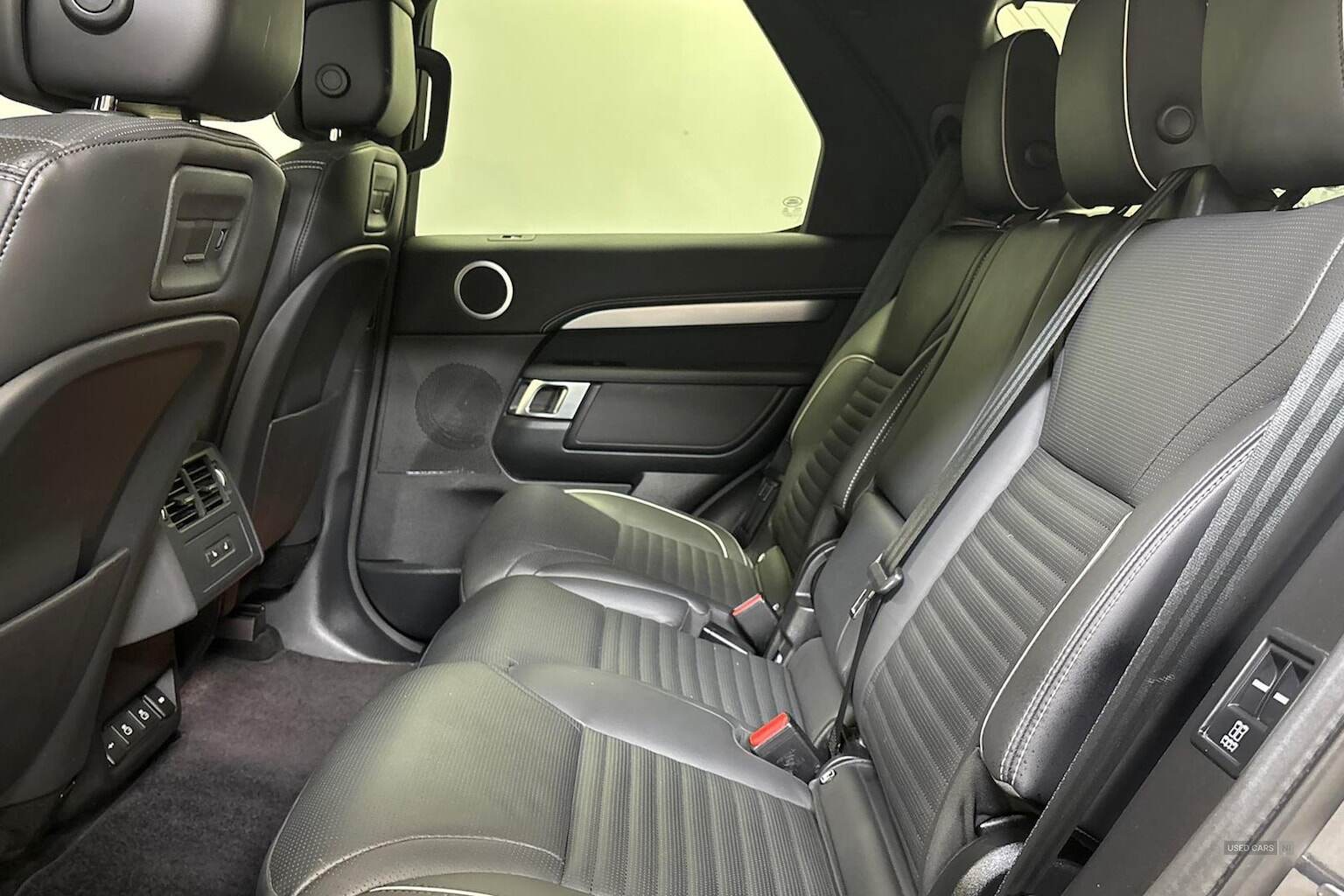 Nov 2021 Land Rover Discovery 3.0 D300 R-Dynamic Hse 5Dr Auto