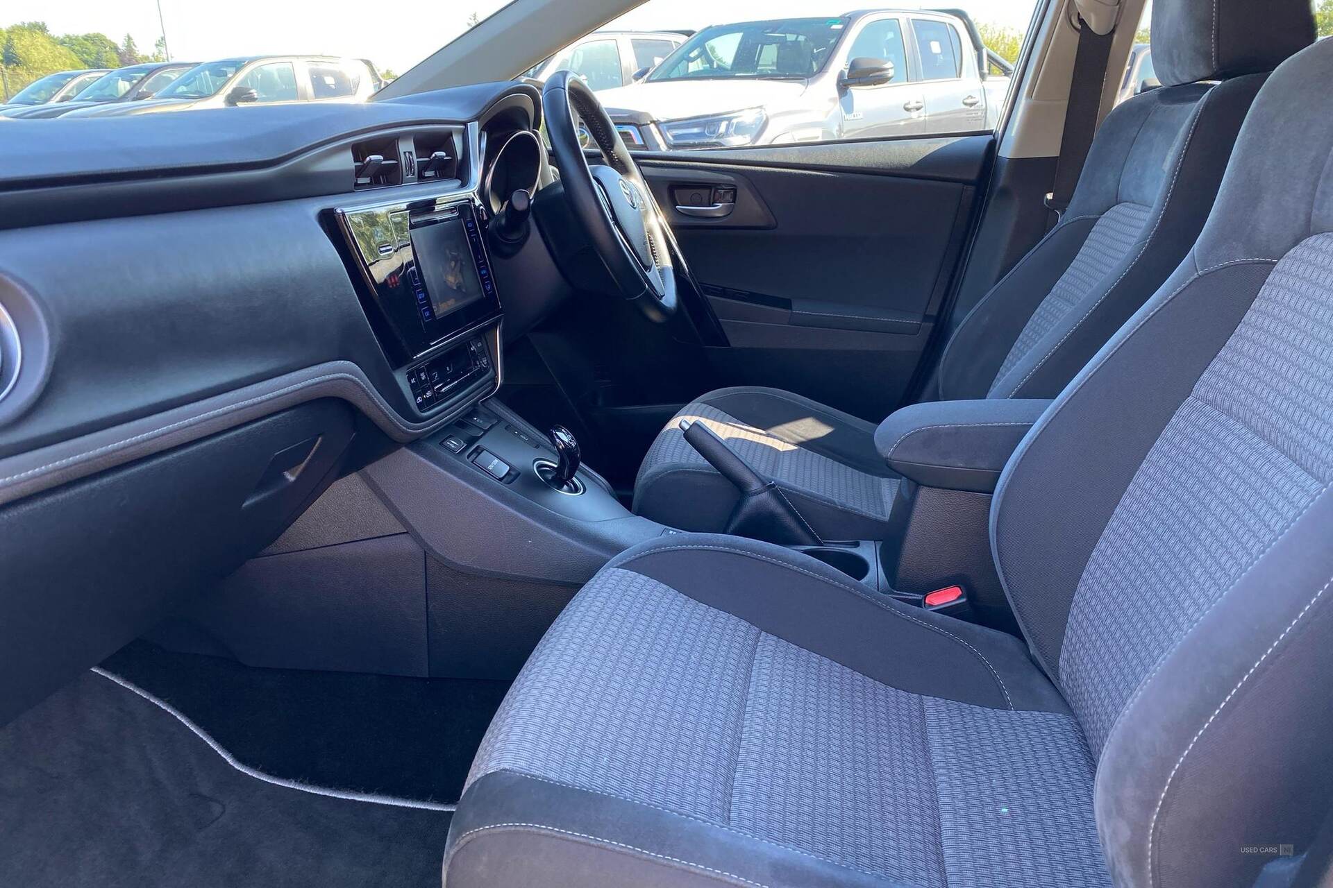 Jun 2018 Toyota Auris 1.8 Hybrid Design TSS 5dr CVT [Nav]
