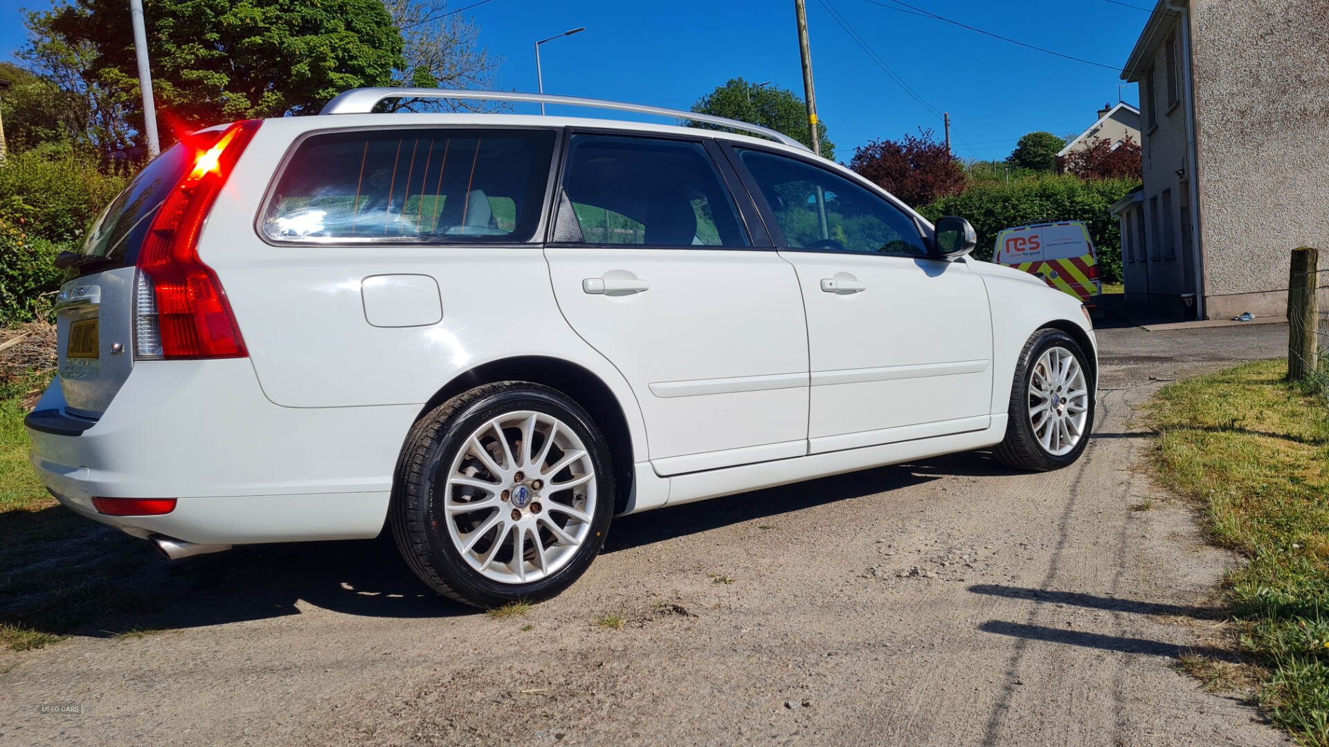 Apr 2011 Volvo V50 D4 [177] SE Lux 5dr