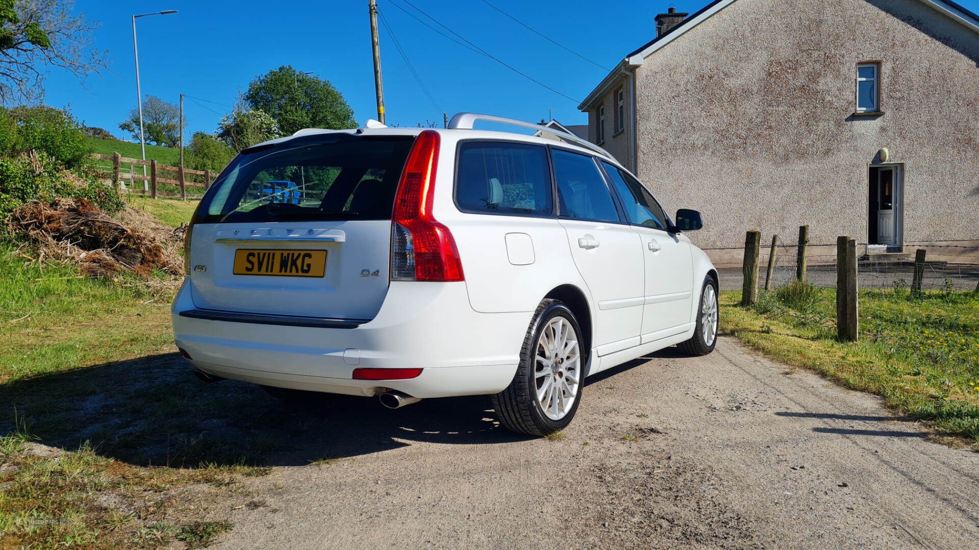 Apr 2011 Volvo V50 D4 [177] SE Lux 5dr