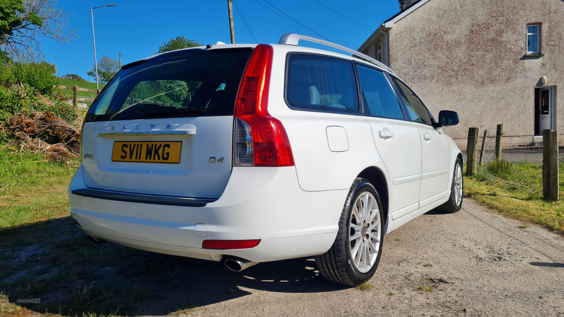 Apr 2011 Volvo V50 D4 [177] SE Lux 5dr