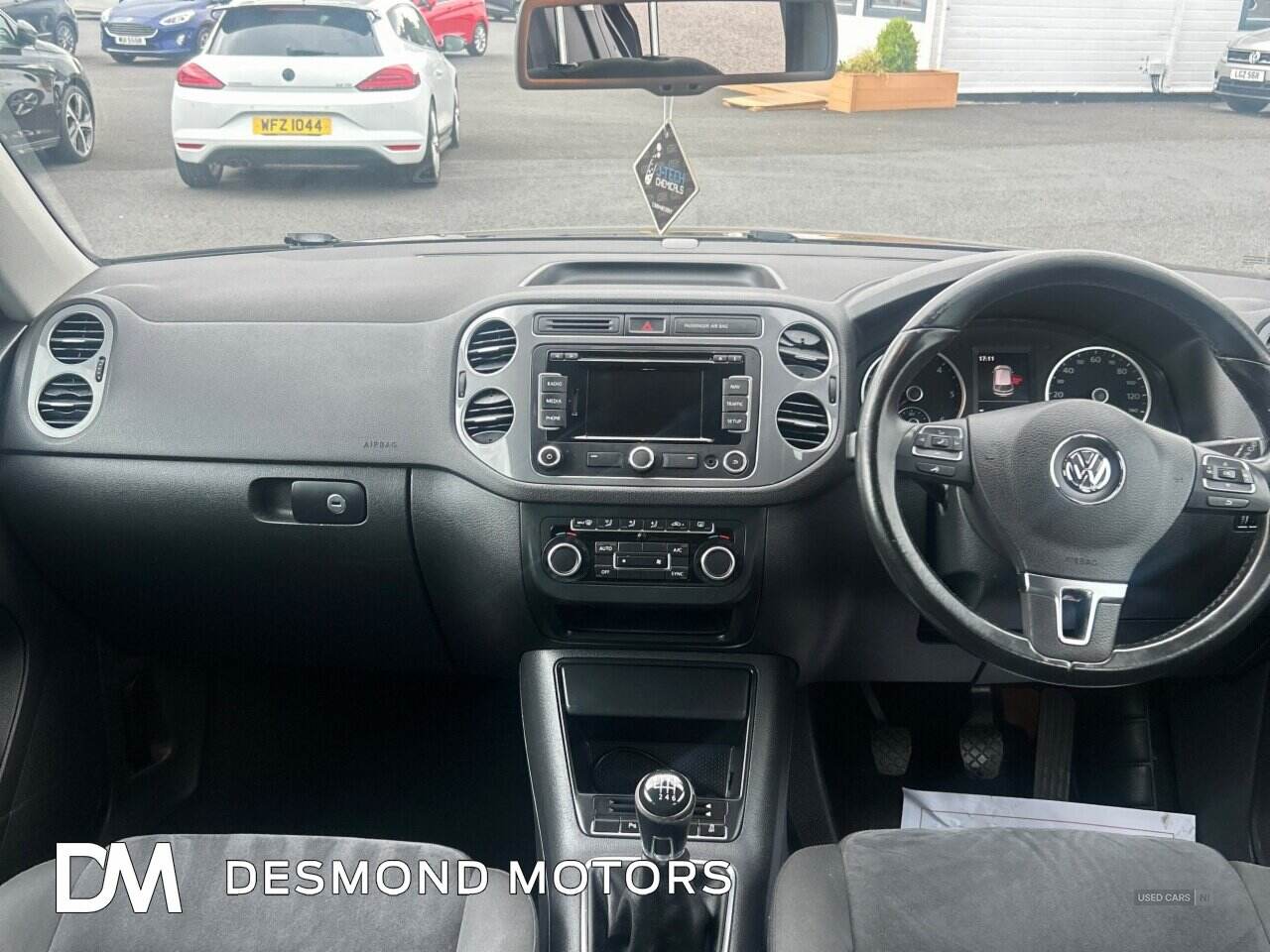 Apr 2015 Volkswagen Tiguan 2.0 TDi BlueMotion Tech Match 5dr [2WD]