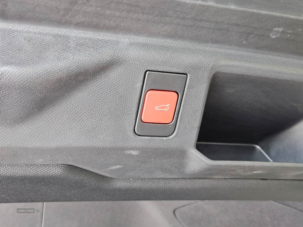 Peugeot 5008 1.2 136HP HYBRID GT AUTOMATIC in Antrim