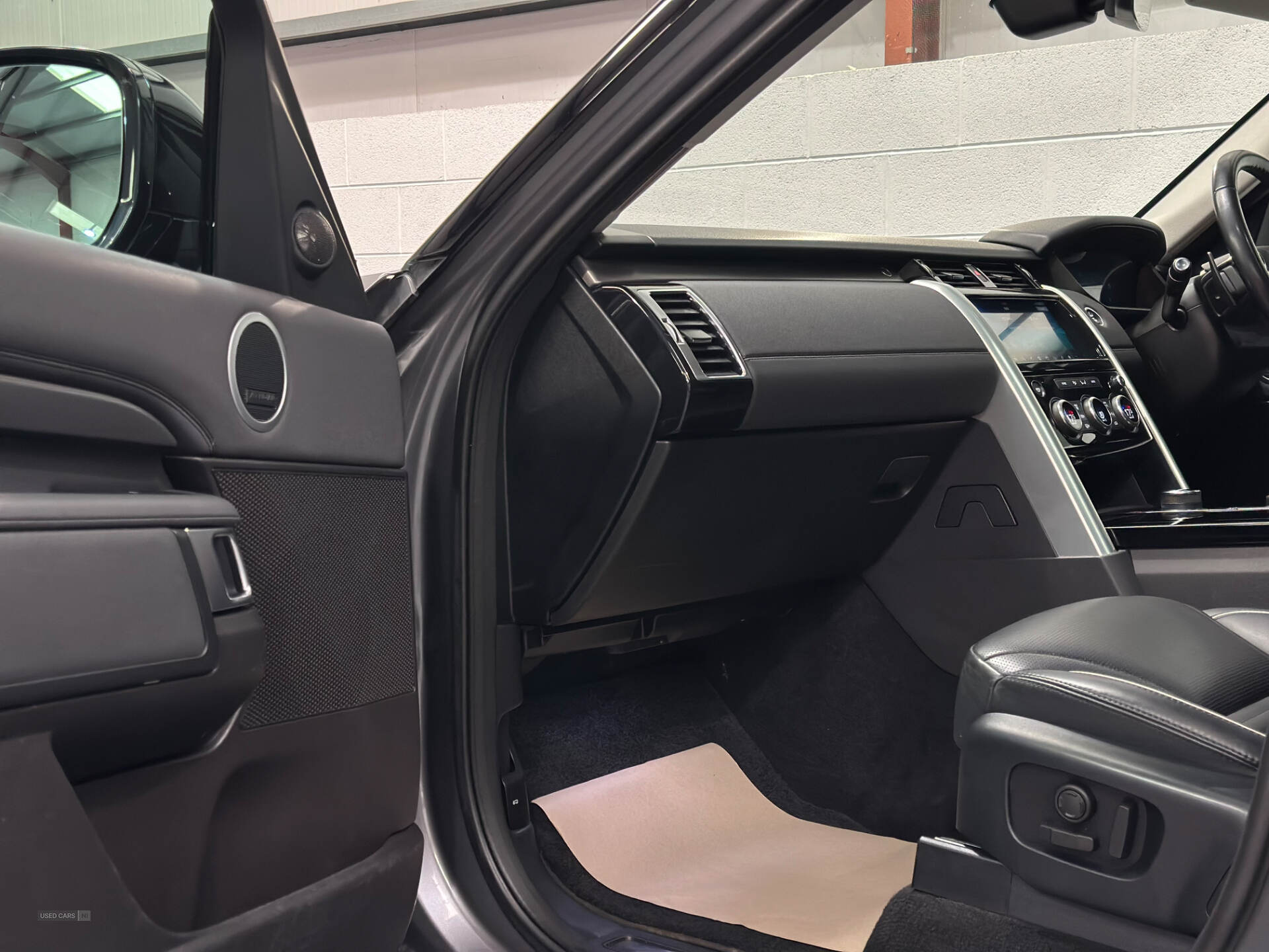 Mar 2019 Land Rover Discovery 3.0 SDV6 HSE 5dr Auto