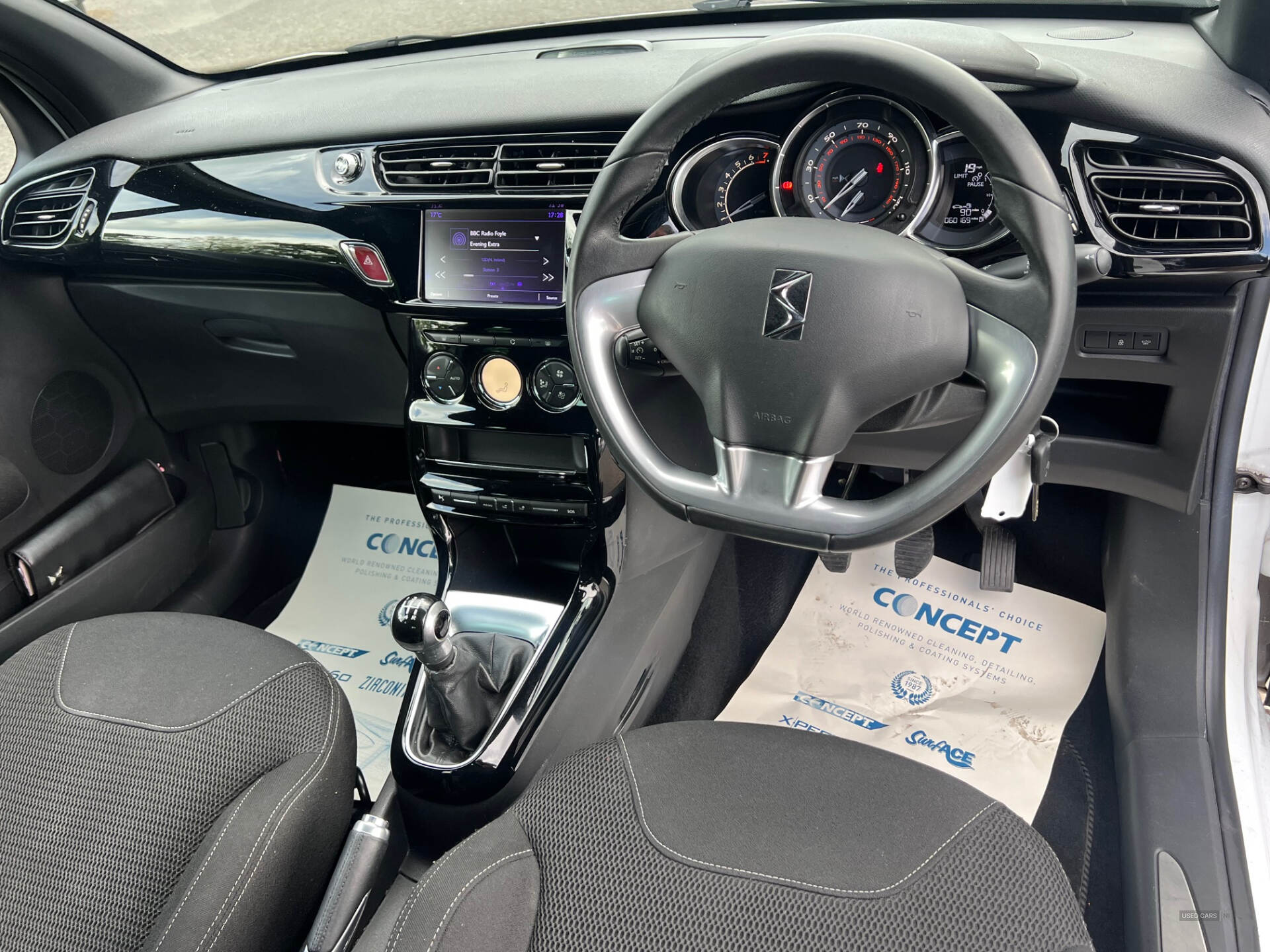 Jan 2016 DS 3 1.2 PureTech 110 DStyle Nav 3dr