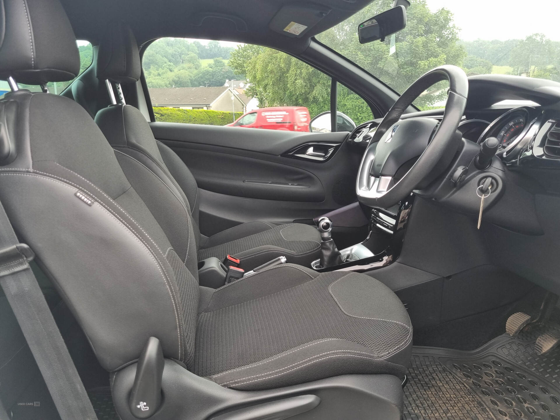 Jun 2015 DS 3 1.6 BlueHDi DStyle Nav 3dr
