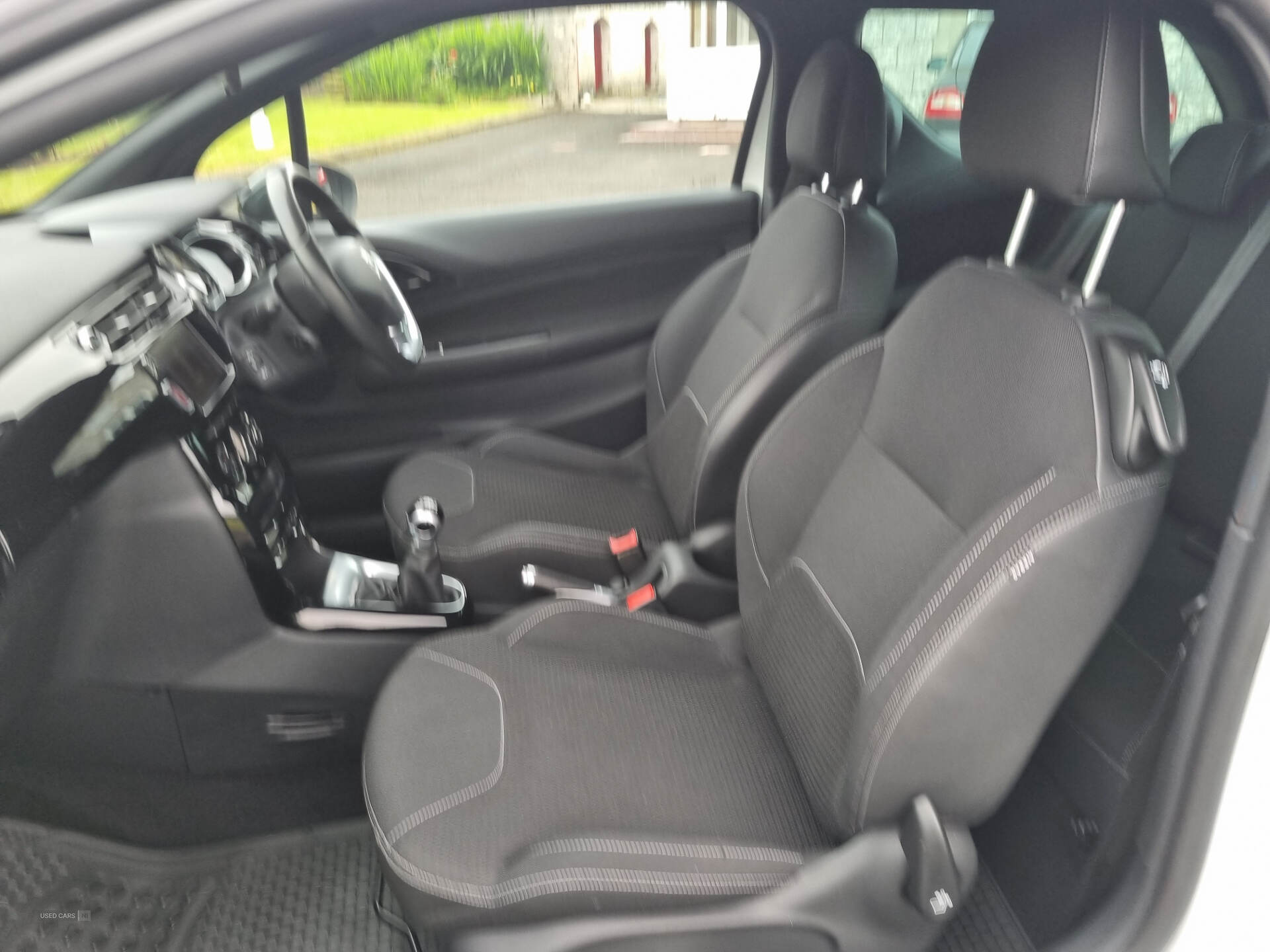 Jun 2015 DS 3 1.6 BlueHDi DStyle Nav 3dr