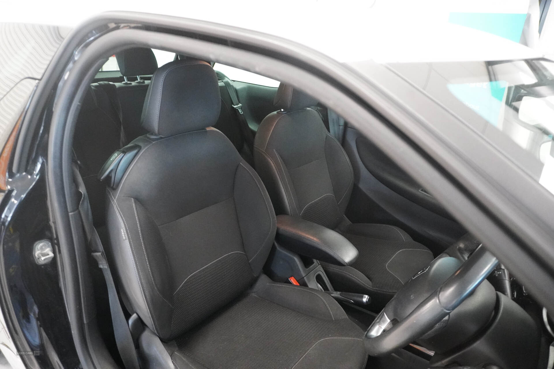 Sep 2015 Citroen DS3 1.6 e-HDi Airdream DStyle Plus 3dr