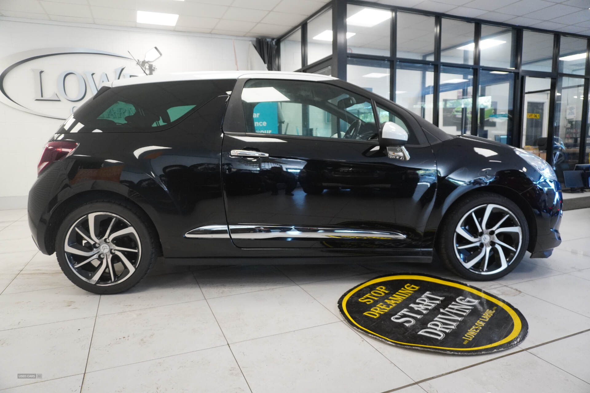 Sep 2015 Citroen DS3 1.6 e-HDi Airdream DStyle Plus 3dr