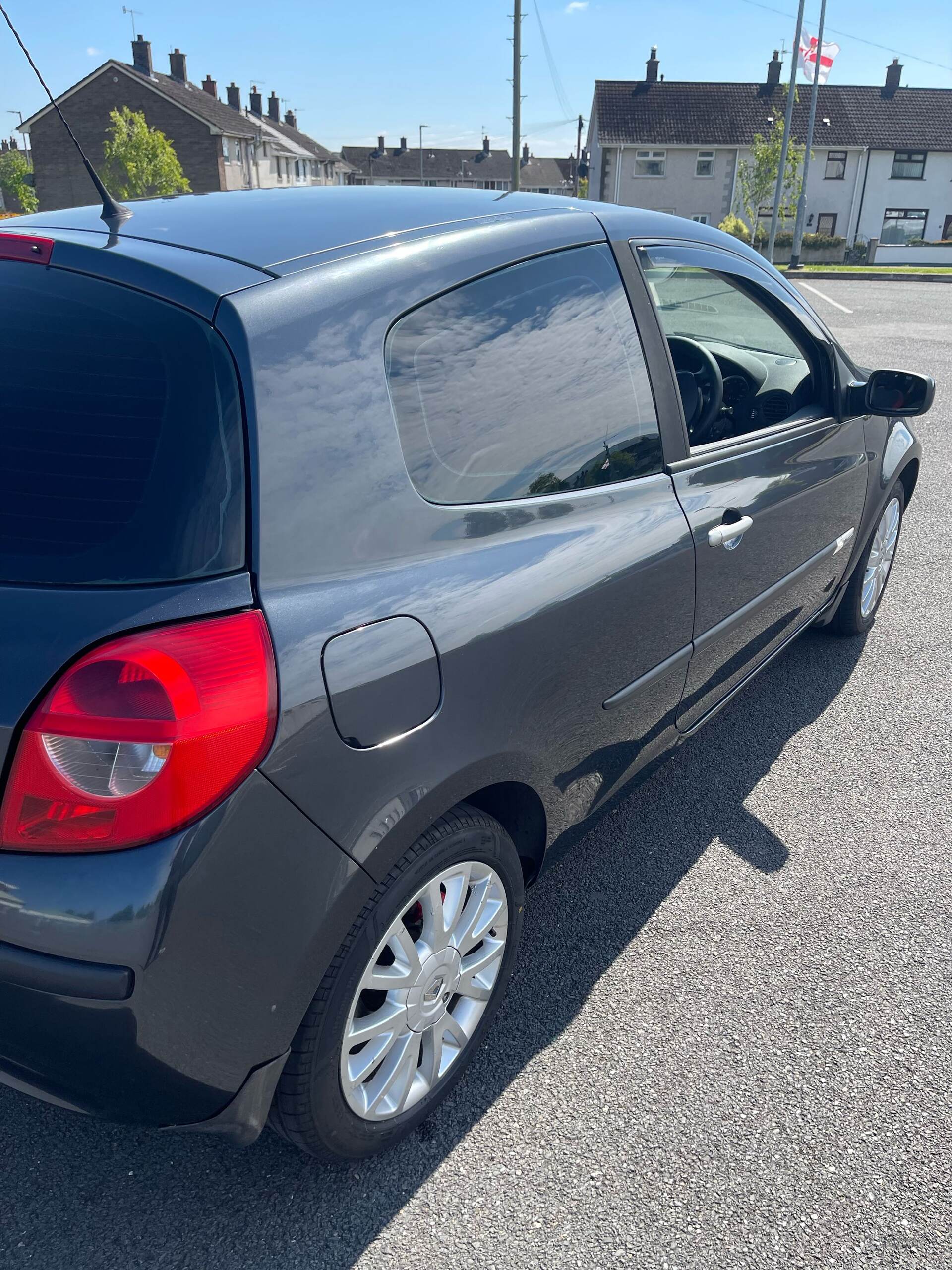 Oct 2007 Renault Clio 1.2 16V Rip Curl 3dr