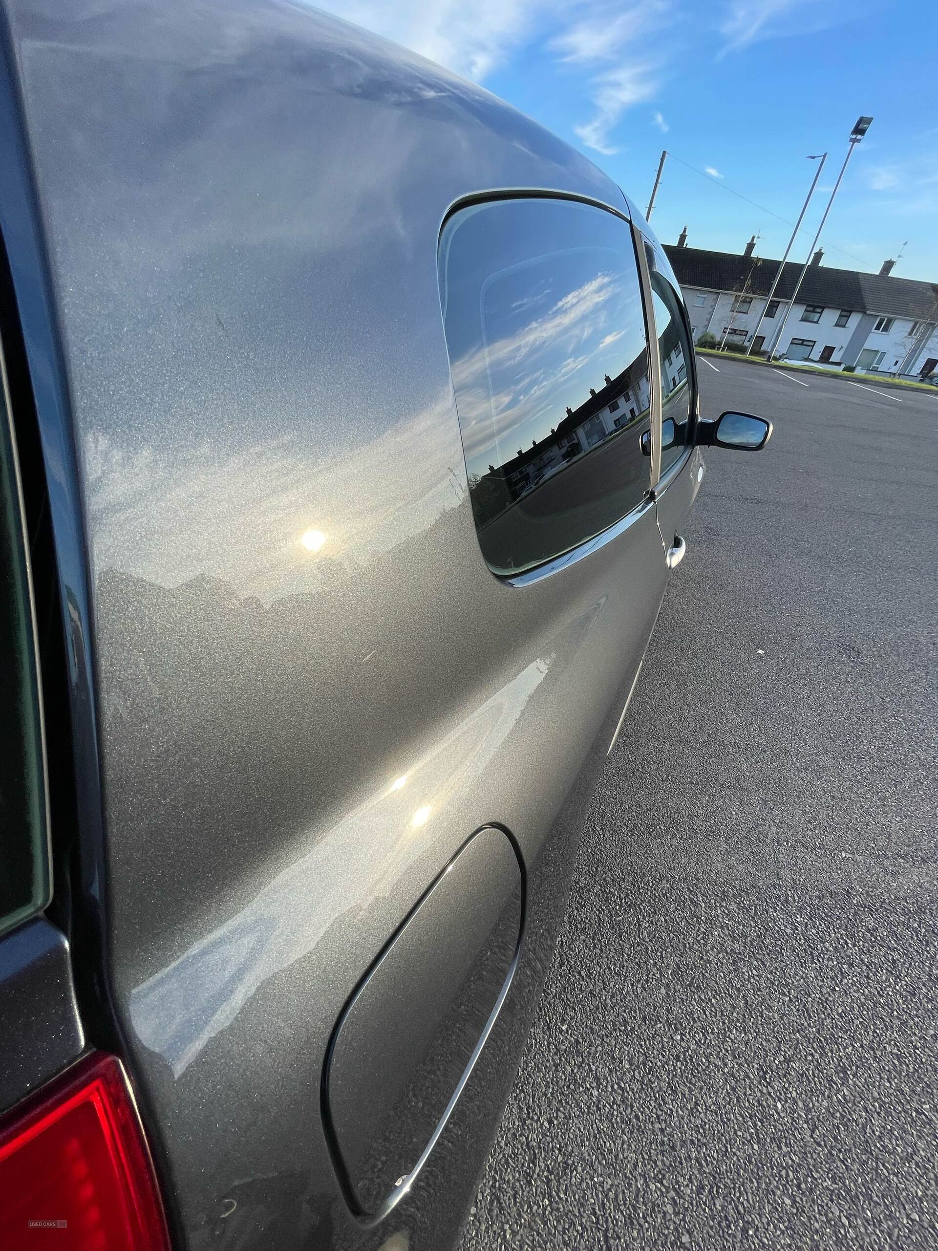 Oct 2007 Renault Clio 1.2 16V Rip Curl 3dr