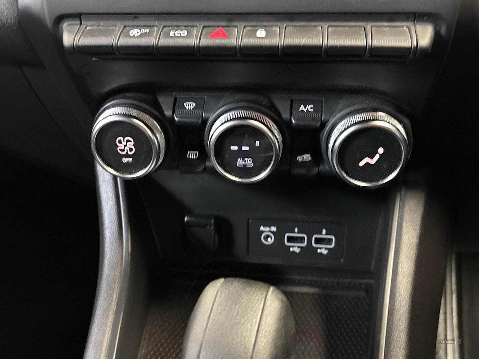 Apr 2022 Renault Captur 1.3 Tce 140 Iconic Edition 5Dr Edc